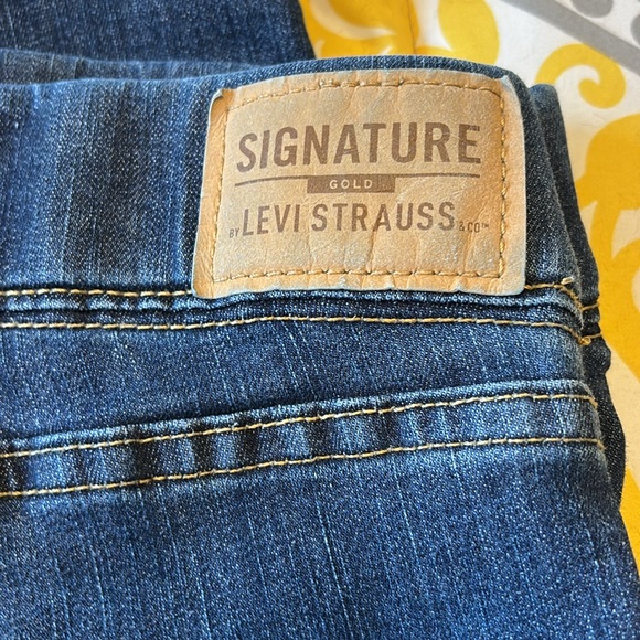 Levi’s pull on capri jeans very stretchy and comfy size 16 - Picture 2 of 4